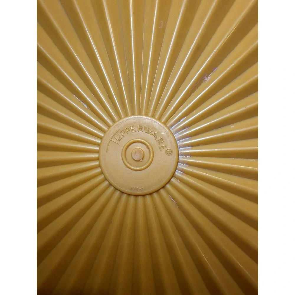 Vintage Tupperware 839-3 Harvest Gold Square Replacement Lid Sunburst Pattern